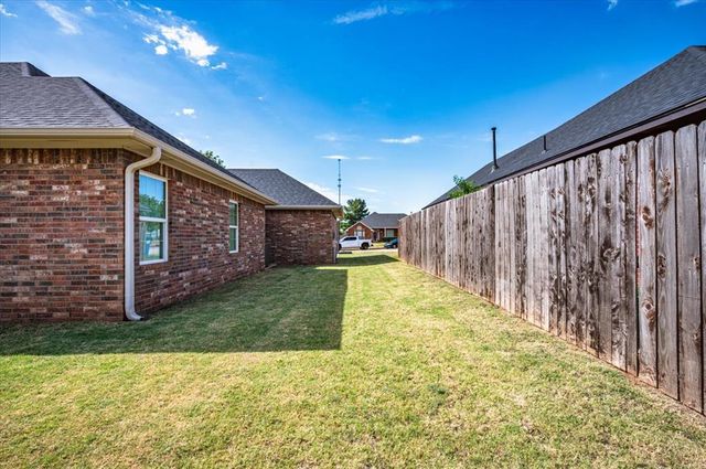 1523 W Diamond Way, Mustang, OK 73064