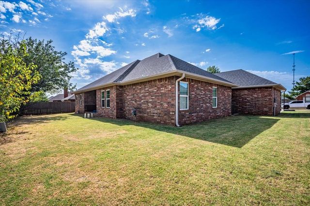 1523 W Diamond Way, Mustang, OK 73064