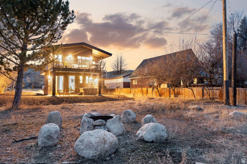 Image 34 of property listing at 2650 S LAKESIDE DR, Wanship, UT 84017