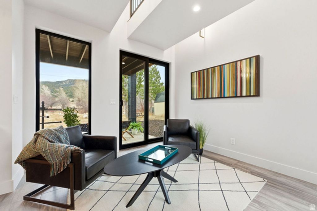 Image 9 of property listing at 2650 S LAKESIDE DR, Wanship, UT 84017