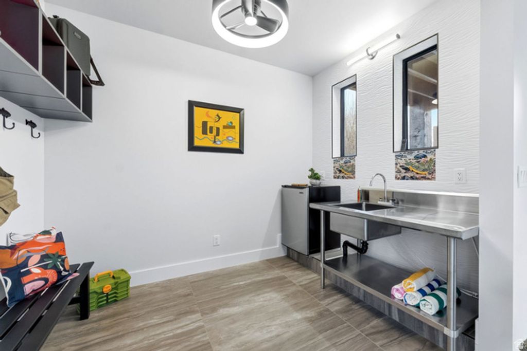 Image 10 of property listing at 2650 S LAKESIDE DR, Wanship, UT 84017