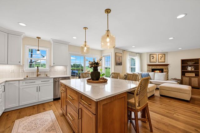 S98W13279 Champions DRIVE, Muskego, WI 53150