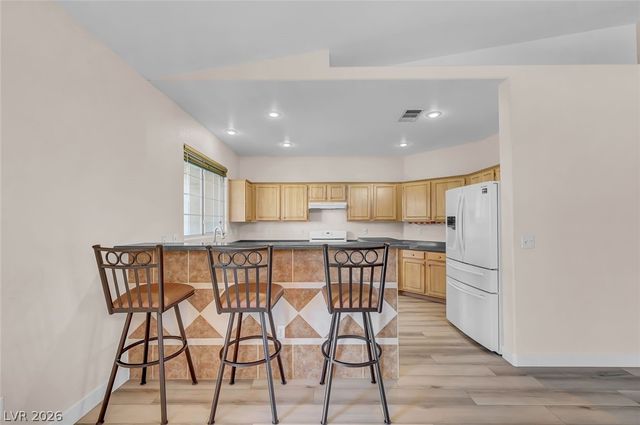 8828 Crystal Port Avenue, Las Vegas, NV 89147