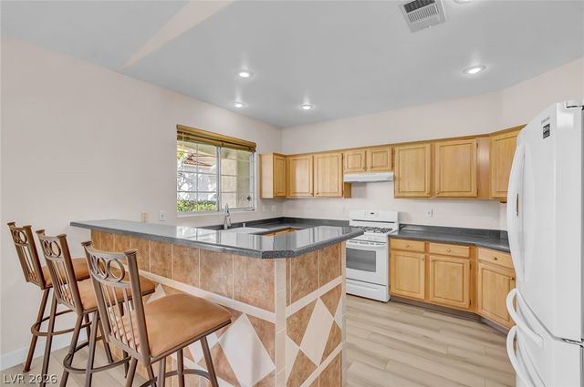 8828 Crystal Port Avenue, Las Vegas, NV 89147