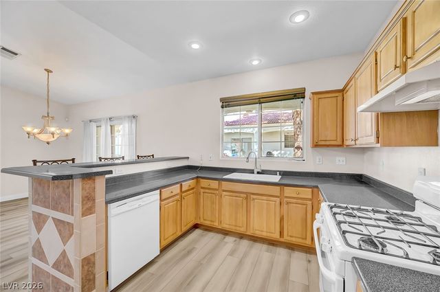 8828 Crystal Port Avenue, Las Vegas, NV 89147