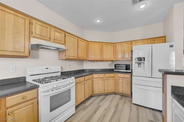 8828 Crystal Port Avenue, Las Vegas, NV 89147