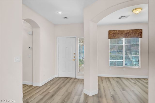 8828 Crystal Port Avenue, Las Vegas, NV 89147