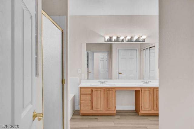 8828 Crystal Port Avenue, Las Vegas, NV 89147