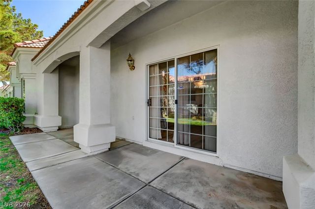 8828 Crystal Port Avenue, Las Vegas, NV 89147