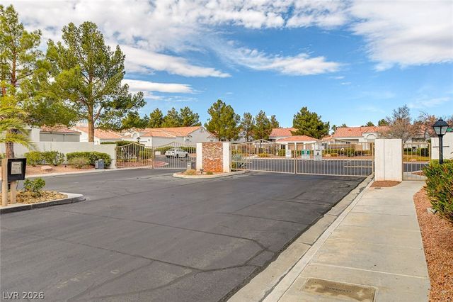 8828 Crystal Port Avenue, Las Vegas, NV 89147