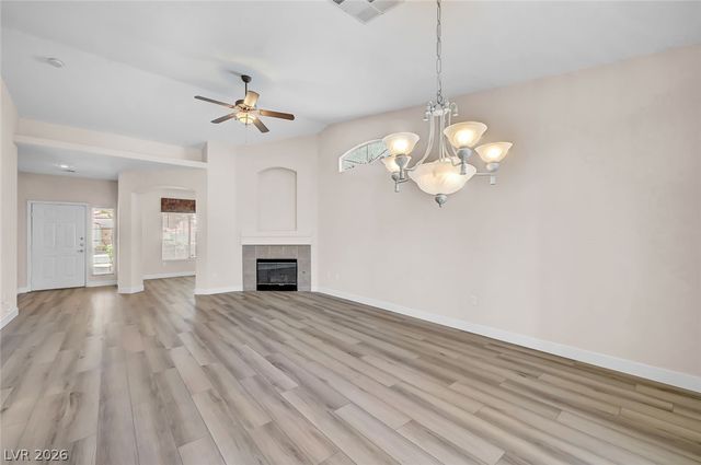 8828 Crystal Port Avenue, Las Vegas, NV 89147