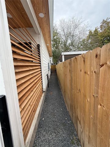 1815 Mckee Street, Houston, TX 77009