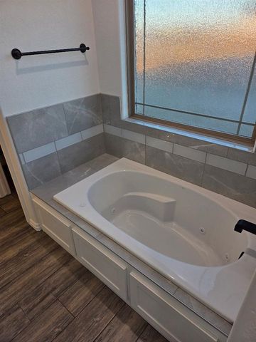 5804 NE Minnow Ln, Elgin, OK 73538