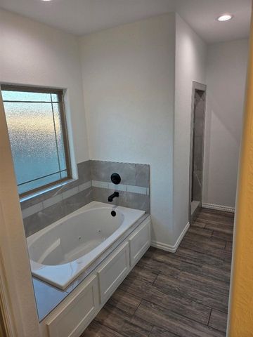 5804 NE Minnow Ln, Elgin, OK 73538