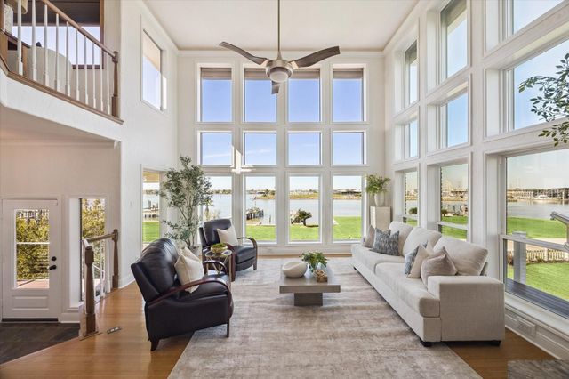 807 N Shore Drive, Kemah, TX 77565