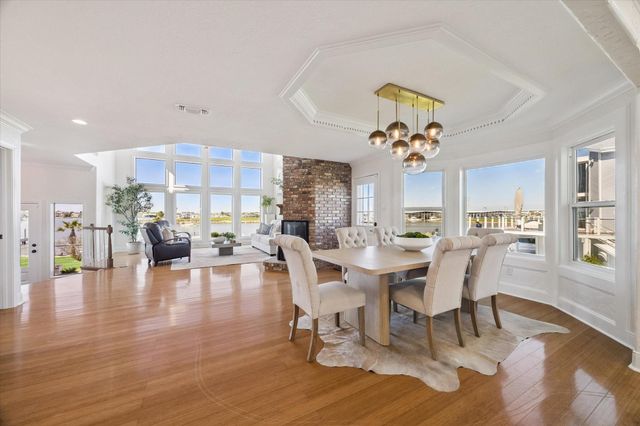 807 N Shore Drive, Kemah, TX 77565