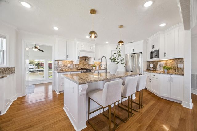 807 N Shore Drive, Kemah, TX 77565