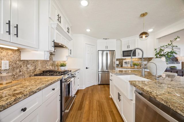 807 N Shore Drive, Kemah, TX 77565