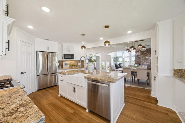 807 N Shore Drive, Kemah, TX 77565