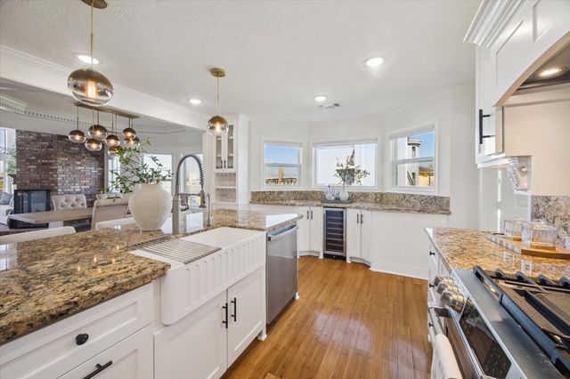 807 N Shore Drive, Kemah, TX 77565