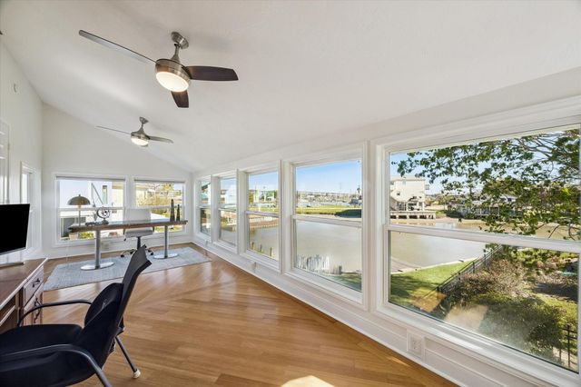 807 N Shore Drive, Kemah, TX 77565