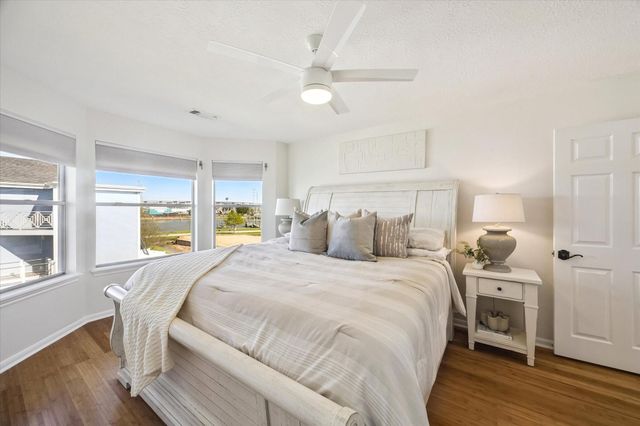 807 N Shore Drive, Kemah, TX 77565