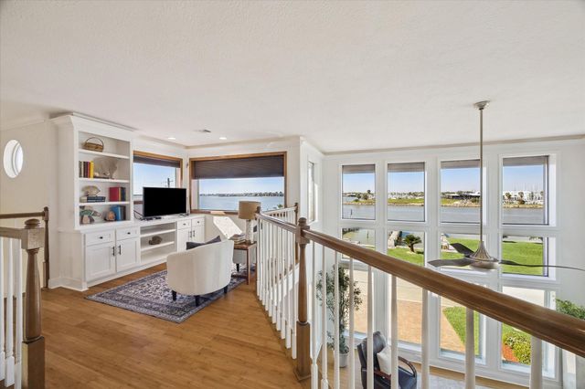 807 N Shore Drive, Kemah, TX 77565