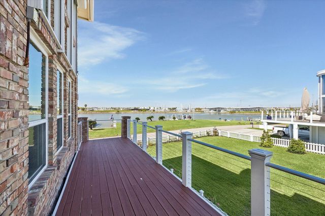 807 N Shore Drive, Kemah, TX 77565