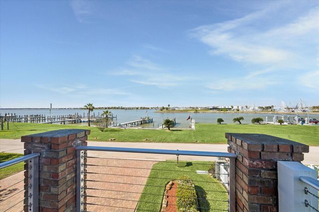 807 N Shore Drive, Kemah, TX 77565