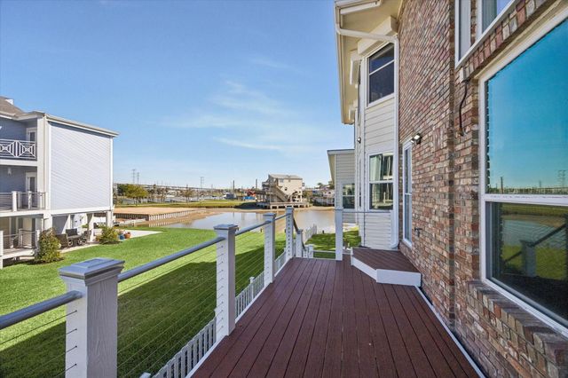 807 N Shore Drive, Kemah, TX 77565