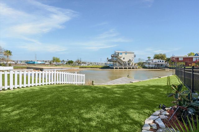 807 N Shore Drive, Kemah, TX 77565