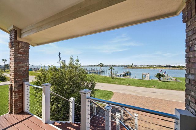 807 N Shore Drive, Kemah, TX 77565