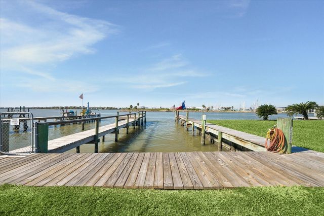 807 N Shore Drive, Kemah, TX 77565