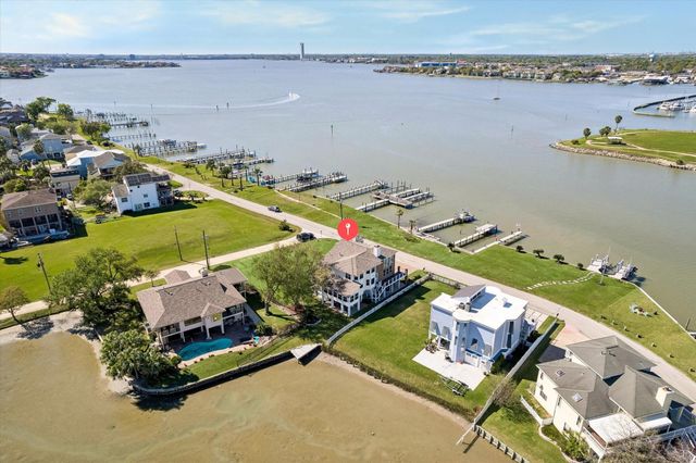 807 N Shore Drive, Kemah, TX 77565