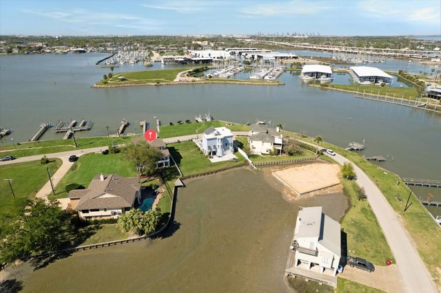 807 N Shore Drive, Kemah, TX 77565