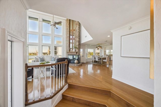 807 N Shore Drive, Kemah, TX 77565