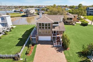 807 N Shore Drive, Kemah, TX 77565