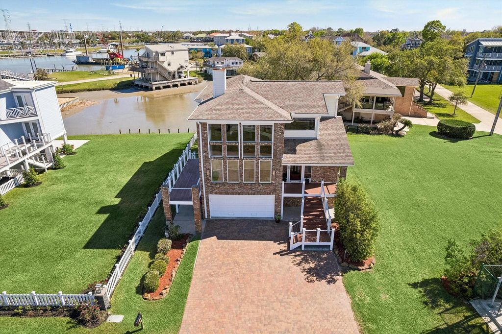 807 N Shore Drive, Kemah, TX 77565