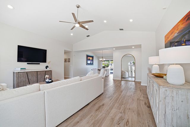 2281 SE 11th Street, Pompano Beach, FL 33062