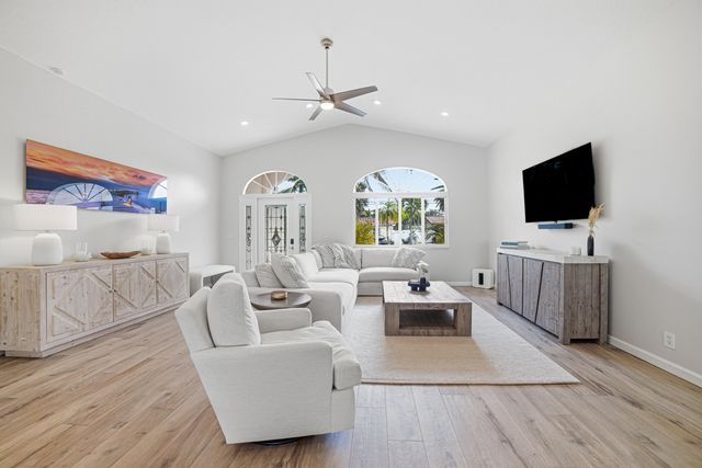 2281 SE 11th Street, Pompano Beach, FL 33062