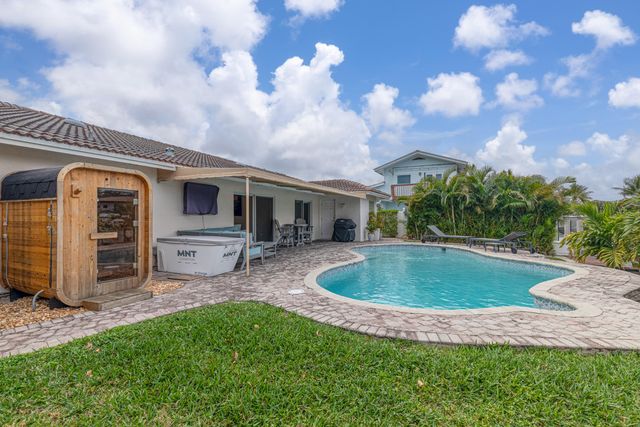 2281 SE 11th Street, Pompano Beach, FL 33062