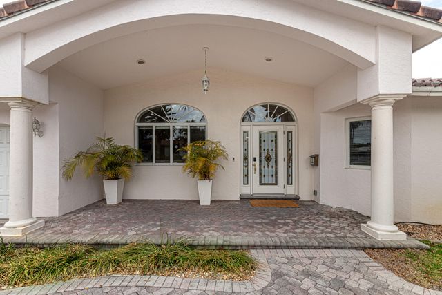 2281 SE 11th Street, Pompano Beach, FL 33062
