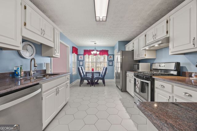 11600 Spring Lake Way, Fayetteville, GA 30215