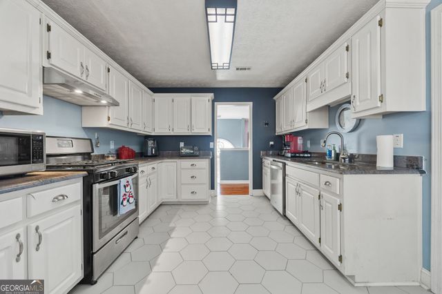 11600 Spring Lake Way, Fayetteville, GA 30215