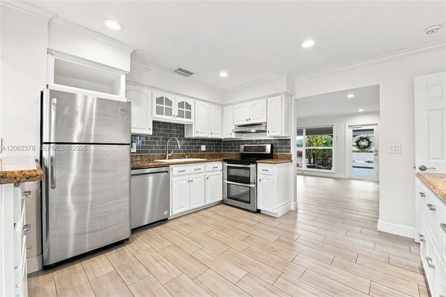 4620 NE 5th Avenue, Oakland Park, FL 33334