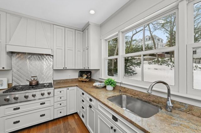 19 Chestnut Ter, Newton, MA 02459