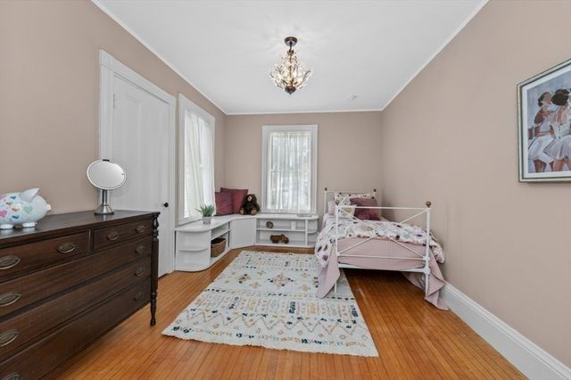 19 Chestnut Ter, Newton, MA 02459