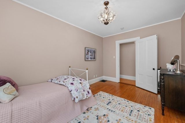 19 Chestnut Ter, Newton, MA 02459