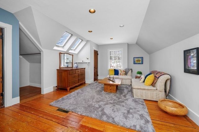 19 Chestnut Ter, Newton, MA 02459