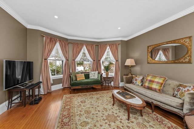 19 Chestnut Ter, Newton, MA 02459